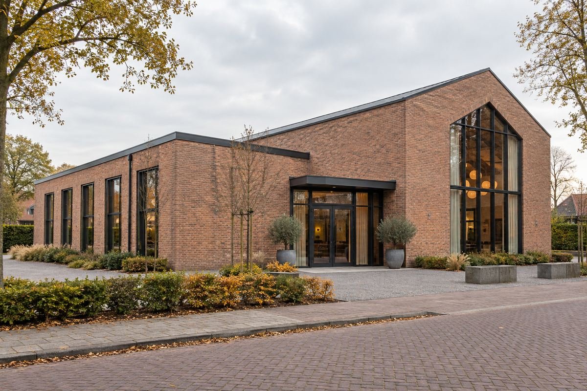 De voorkant van een locatie met de ingang, gezien vanaf de straat